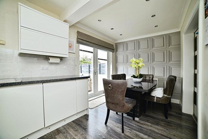 3 Bedroom Terraced House For Sale In Hazelbarrow Drive, Willerby, Hull, HU10