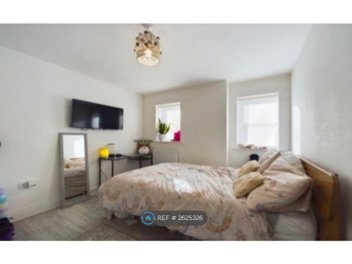 2 Bedroom Flat To Rent In Bridgecroft House, Deepcut, Camberley, GU16