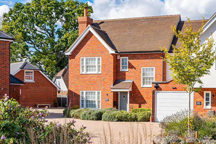 3 Bedroom Link Detached House For Sale In Causeway End, Felsted, CM6