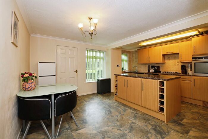 3 Bedroom End Of Terrace House For Sale In Camelot Close, Andover, SP10