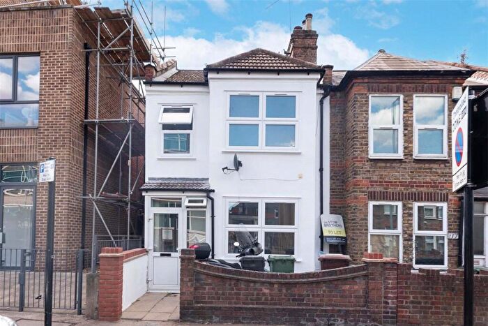 2 Bedroom Flat To Rent In Fulbourne Road, Walthamstow, E17