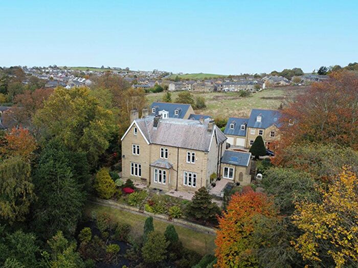 7 Bedroom Detached House For Sale In Knowle Road, Kirkheaton, HD5