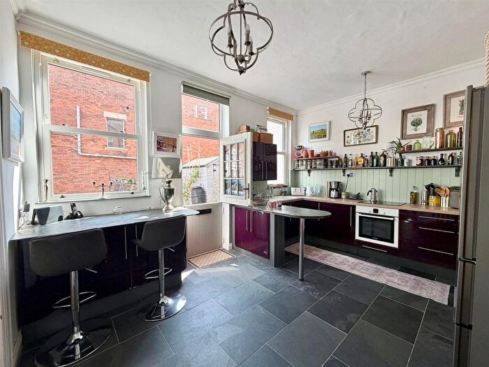 2 Bedroom Flat For Sale In Walliscote Road South, Weston-Super-Mare, BS23