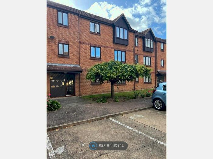 1 Bedroom Flat To Rent In Spring Close, Dagenham, RM8