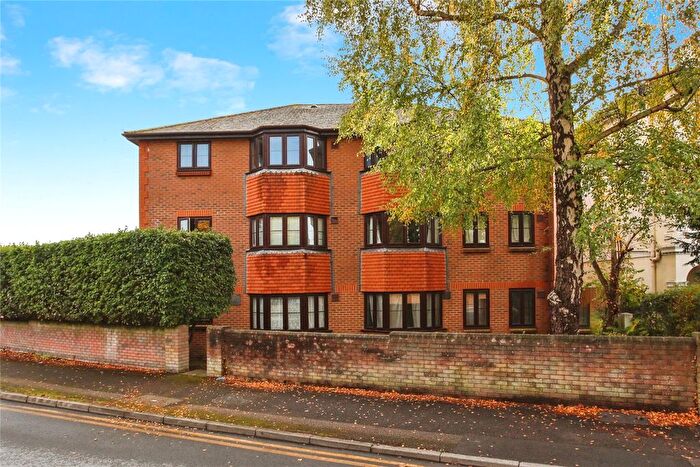 2 Bedroom Flat For Sale In Hadlow Road, Tonbridge, Kent, TN9