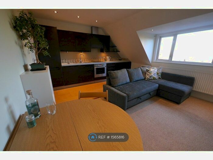 2 Bedroom Flat To Rent In Wilderness Road, Guildford, GU2