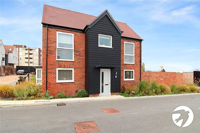 3 Bedroom Detached House To Rent In Limestone Drive, Northfleet, Gravesend, Kent, DA11