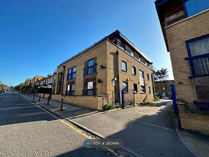 2 Bedroom Flat To Rent In Victoria Way, Charlton, SE7