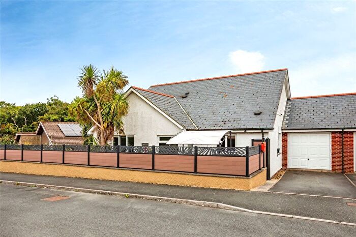 3 Bedroom Bungalow For Sale In Parc Y Plas, Aberporth, Cardigan, Ceredigion, SA43
