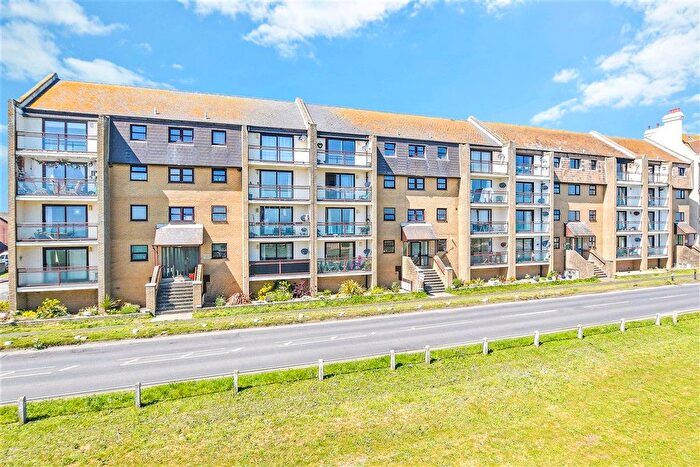 2 Bedroom Flat For Sale In Grand Parade, Littlestone, New Romney, Kent, TN28