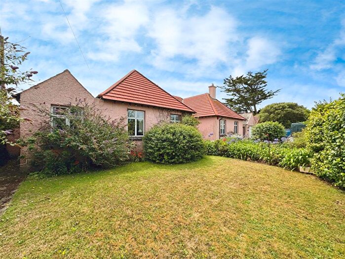 4 Bedroom Bungalow For Sale In Bungalow Set On Generous Plot, Mullion, TR12