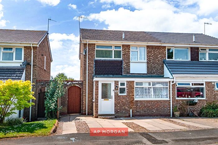 3 Bedroom Semi-Detached House For Sale In Brecon Avenue, Bromsgrove, Worcestershire, B61