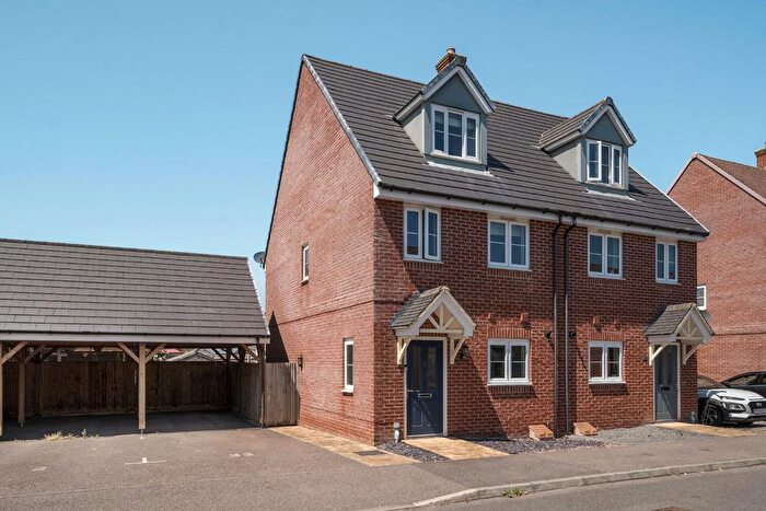 3 Bedroom Semi-Detached House For Sale In Herdwick Close, Kingsnorth, Ashford, TN25