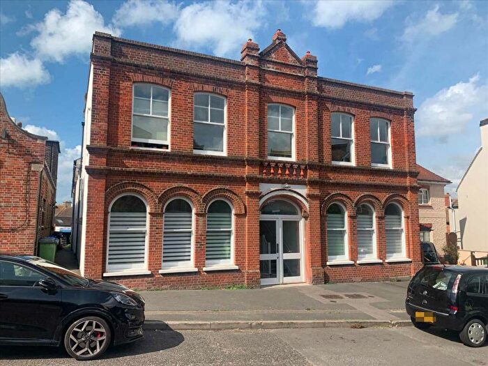 2 Bedroom Flat For Sale In Broad Street North, Seaford, BN25