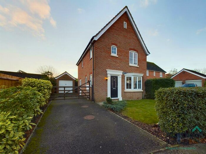 3 Bedroom Detached House To Rent In Tew Close, Tiptree, Colchester, CO5