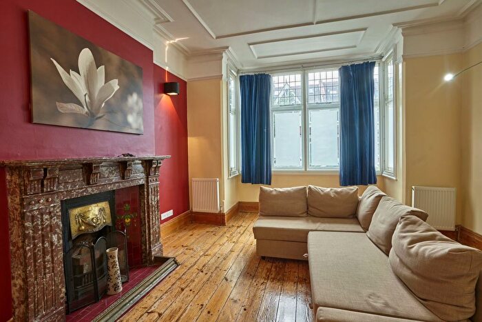 5 Bedroom Terraced House To Rent In Wavertree Road, London, SW2