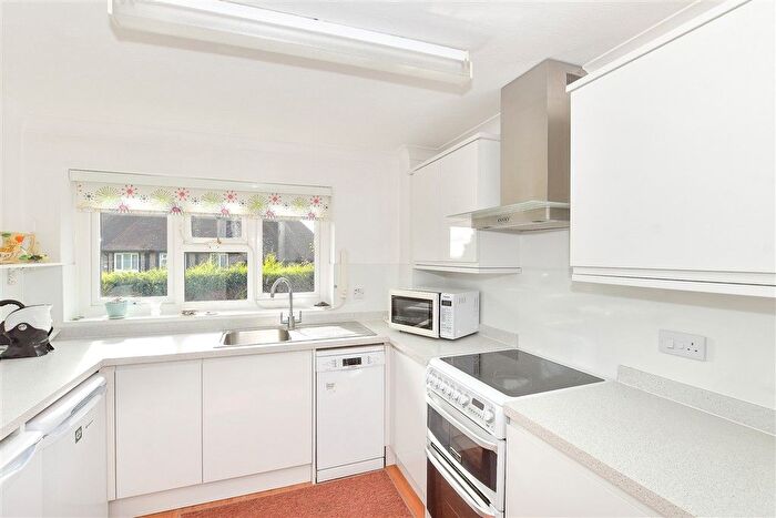 1 Bedroom Flat For Sale In Linden Chase, Uckfield, East Sussex, TN22