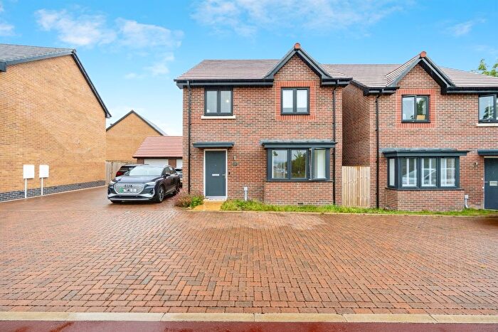 4 Bedroom Detached House For Sale In Henry Hoare Drive, Glebe Farm, Milton Keynes, MK17