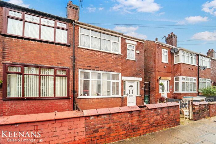 3 Bedroom Semi Detached House For Sale In Bright Street, Radcliffe, M26