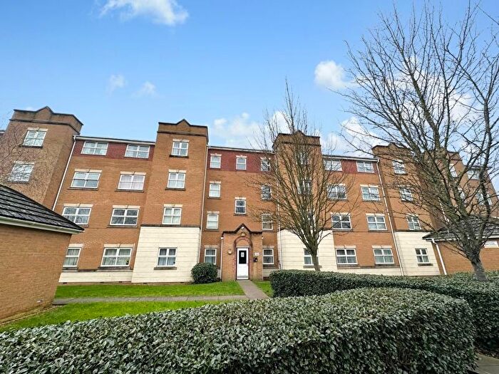 2 Bedroom Flat To Rent In Pickfords Gardens, Slough, SL1