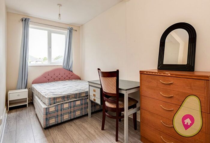 6 Bedroom Semi-Detached House To Rent In Cricket Road, Oxford, OX4