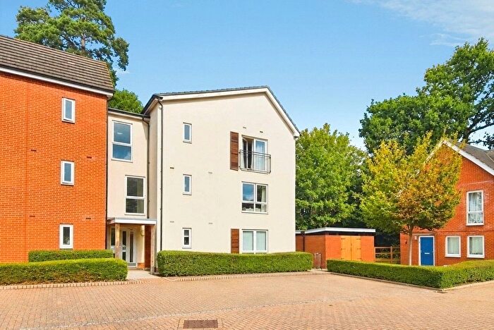 2 Bedroom Flat For Sale In Jaguar Lane, Bracknell, Berkshire, RG12