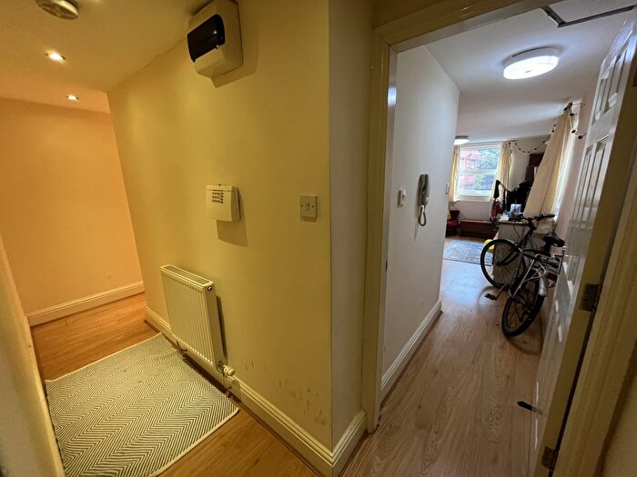 2 Bedroom Flat To Rent In Bed –, Derby Road, Withington, M14