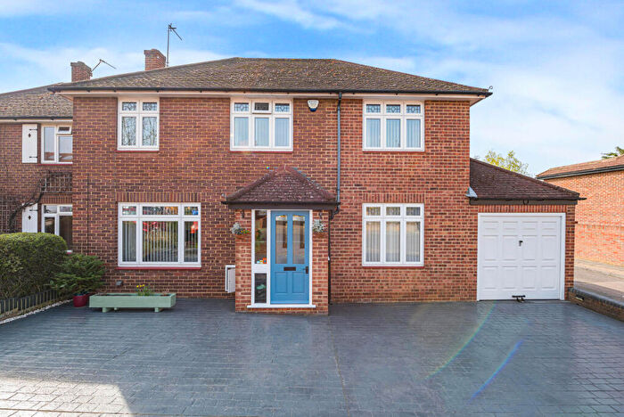 4 Bedroom Semi-Detached House For Sale In Cold Blow Crescent, Bexley, DA5