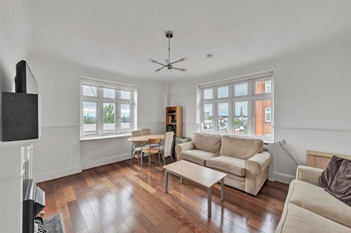 3 Bedroom Flat To Rent In Hall Road, St John's Wood, NW8