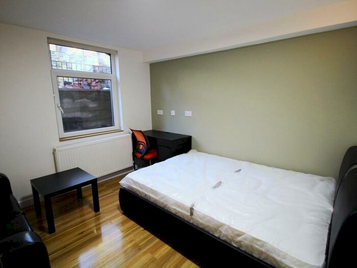 1 Bedroom Apartment To Rent In Regent Park Terrace, Leeds, West Yorkshire, LS6