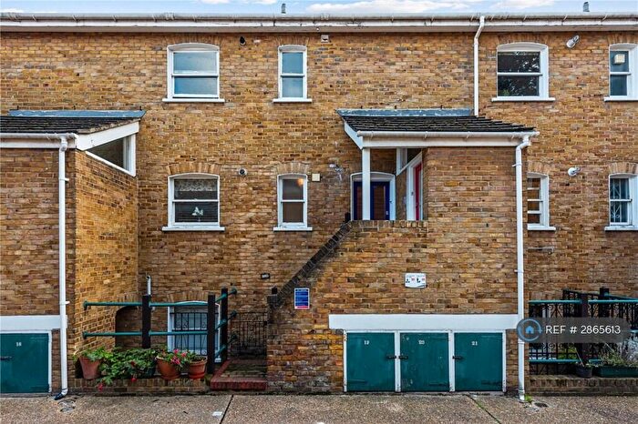 1 Bedroom Maisonette To Rent In Hullbridge Mews, London, N1