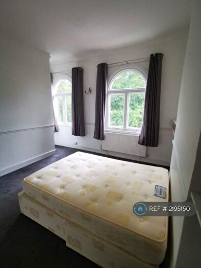 3 Bedroom Flat To Rent In Cawnpore Street, London, SE19