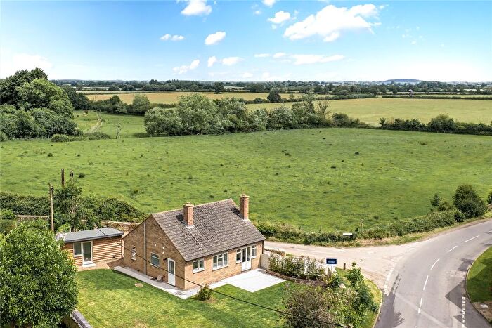 2 Bedroom Bungalow For Sale In North Street, Islip, Kidlington, Oxfordshire, OX5