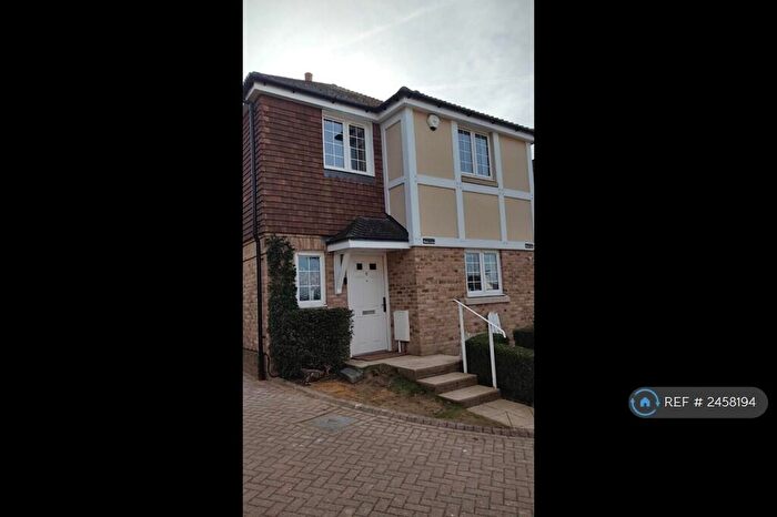 4 Bedroom Maisonette To Rent In Anmer Close, Tadworth, KT20
