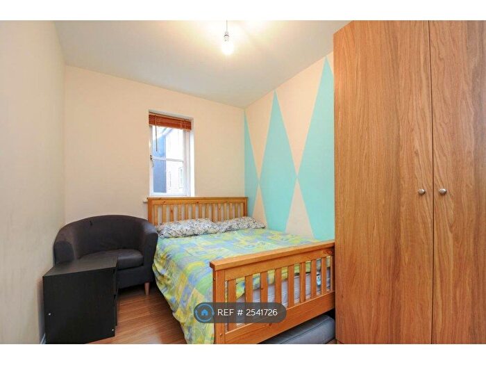 3 Bedroom Flat To Rent In Harriet House, Hemel Hempstead, HP3