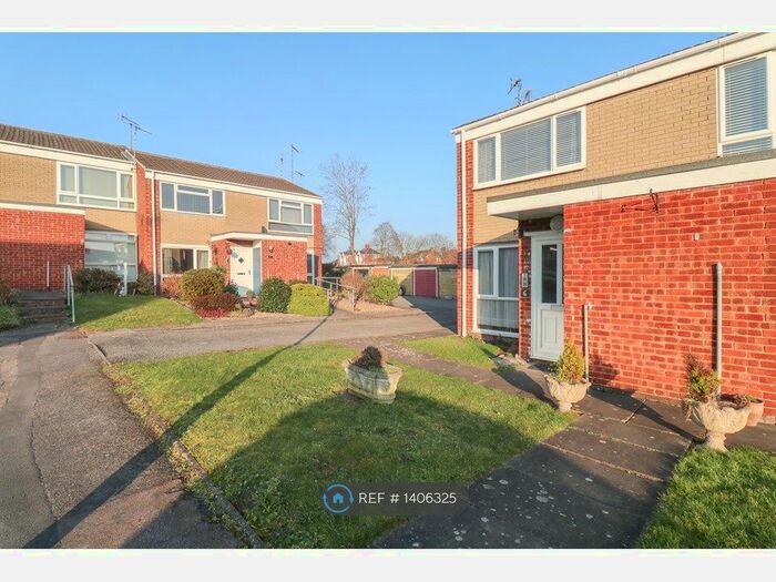 2 Bedroom Maisonette To Rent In Denis Close, Leicester, LE3