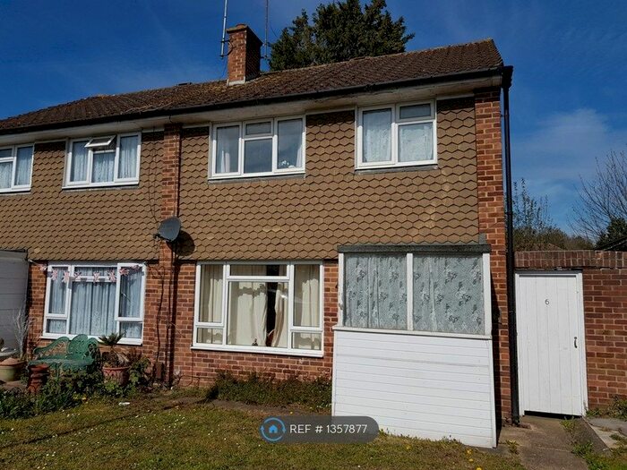 5 Bedroom Semi-Detached House To Rent In Nobles Way, Egham, TW20
