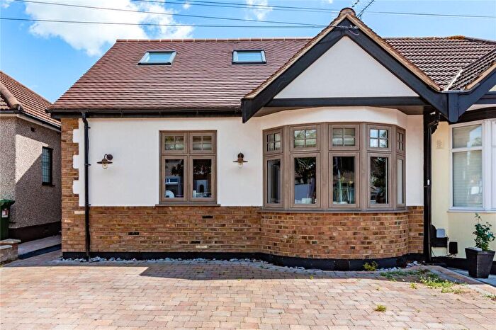 4 Bedroom Bungalow For Sale In Alma Avenue, Hornchurch, RM12