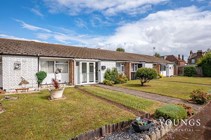 2 Bedroom Terraced Bungalow For Sale In The Goslings, Shoeburyness, SS3