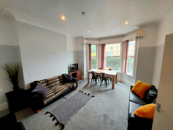 8 Bedroom Terraced House To Rent In Delph Lane, Leeds, West Yorkshire, LS6
