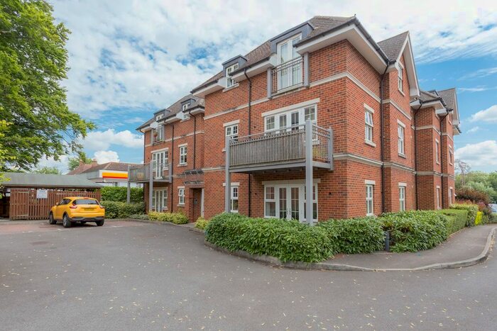 2 Bedroom Flat To Rent In Bramshott Place, Fleet GU51