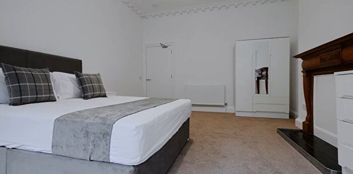 4 Bedroom Flat To Rent In Strathfillan Road, Marchmont, Edinburgh, EH9