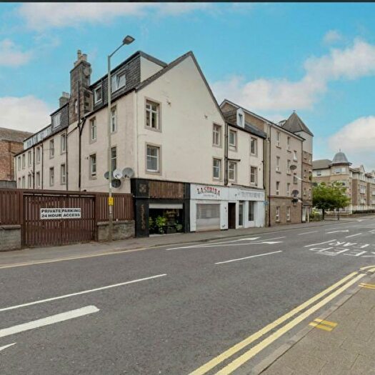 2 Bedroom Flat To Rent In Kinnoull Street, Perth, Perthshire, PH1