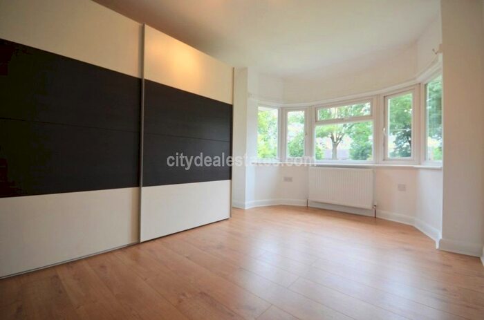 2 Bedroom Flat To Rent In Fernwood Avenue, Wembley, HA0