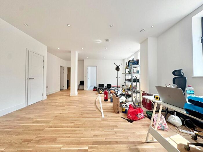 2 Bedroom Apartment To Rent In North Gate House, Seven Sisters Road, N15