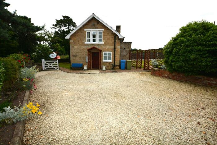 3 Bedroom Cottage To Rent In South Lodge, Blyth Road, Worksop, S81