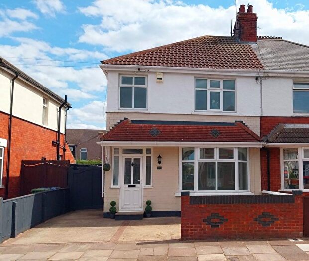 3 Bedroom Semi-Detached House For Sale In Tennyson Road, Cleethorpes, DN35