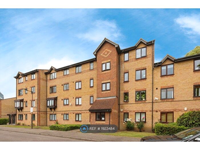 2 Bedroom Flat To Rent In John Maurice Close, London, SE17