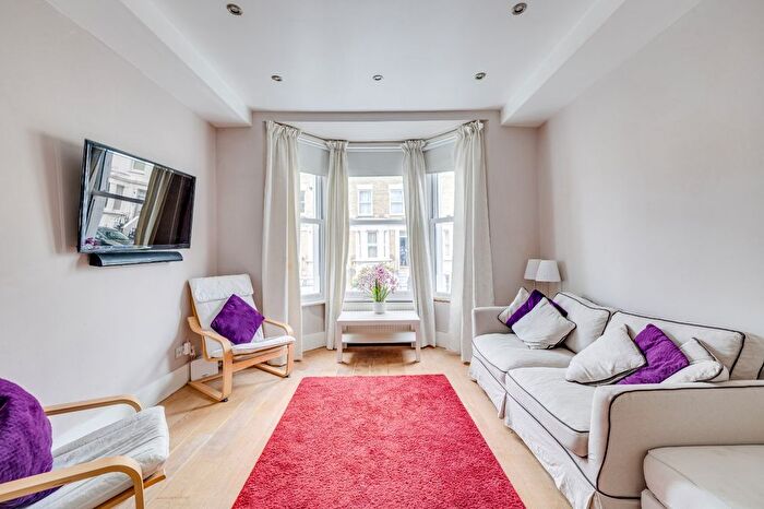 2 Bedroom Flat For Sale In Chesson Road, Barons Court, W14