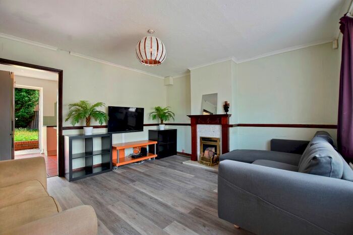 8 Bedroom End Of Terrace House To Rent In Kingsley Avenue, Englefield Green, Egham TW20